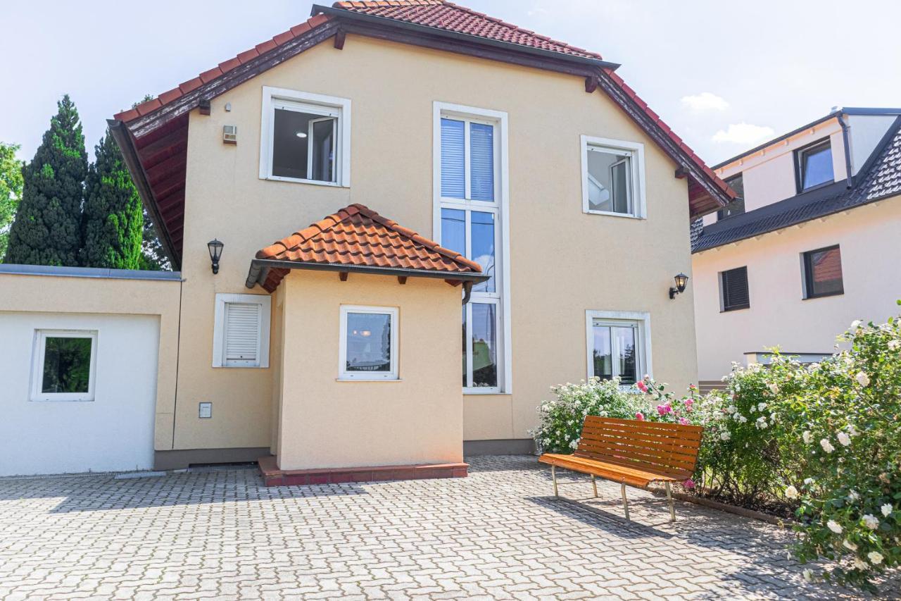 Exquisite Shared Villa - Your Private Room In This Beautiful Home Viena Exterior foto